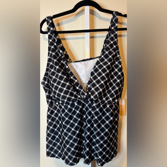 Stylish Black and White Checkered Women's Cropped Tankini-size 3X - Picture 6 of 7